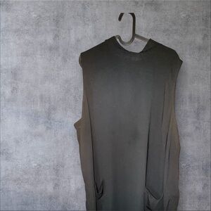 Chic Sleeveless Black Tank Top